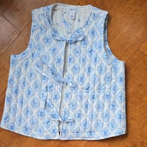 Japna quilted blue and white vest 100% cotton size large